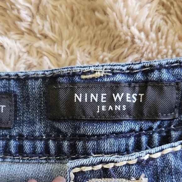 🌞Nine West Jeans- DATE NIGHT FIT- Capris Sz 28/6 - Picture 3 of 7